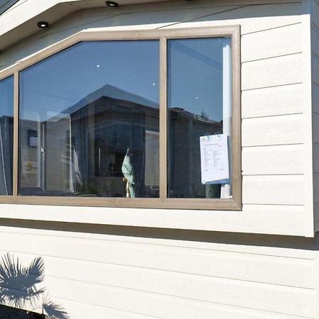 Camping Zavelbos Superior Chalet Maaseik Bagian luar foto