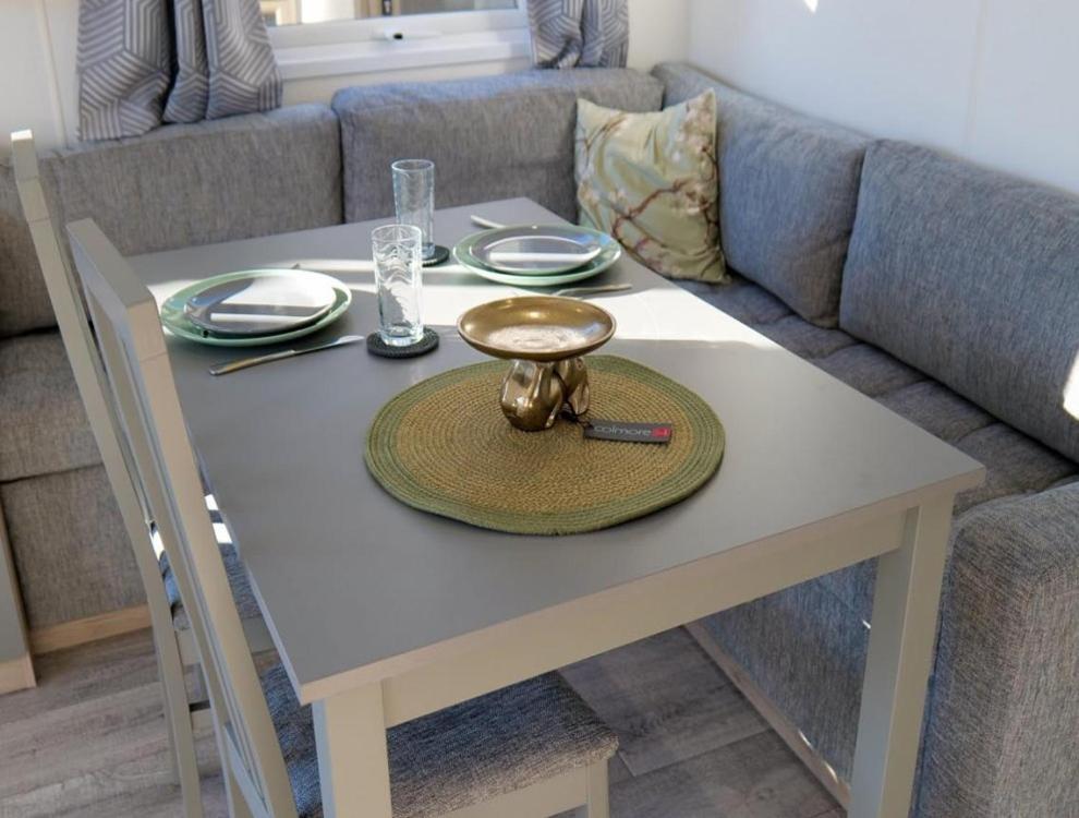 Camping Zavelbos Superior Chalet Maaseik Bagian luar foto