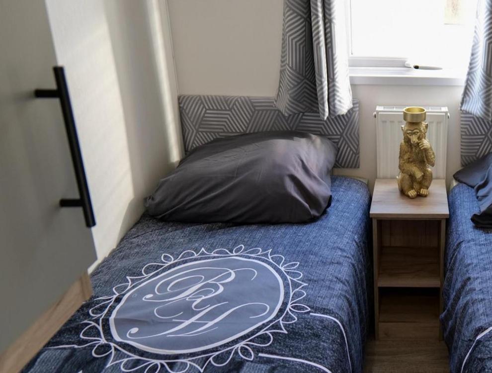 Camping Zavelbos Superior Chalet Maaseik Bagian luar foto