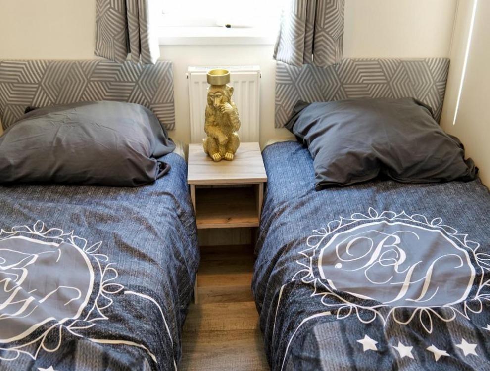 Camping Zavelbos Superior Chalet Maaseik Bagian luar foto